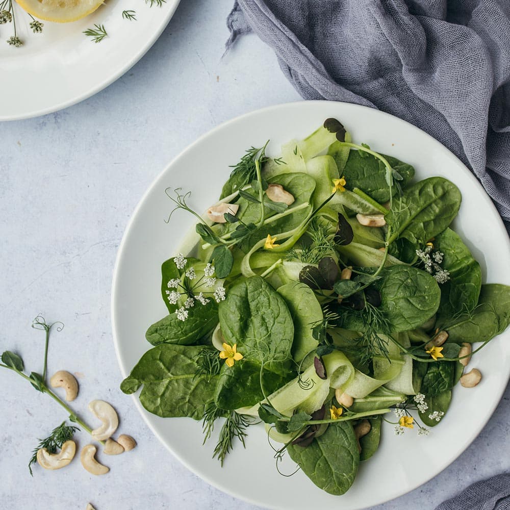 Green salad with cashews from La Española Olive Oil Instagram